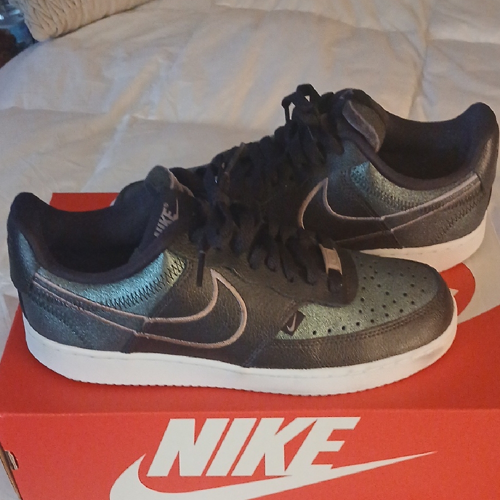 Nike Black and Silver Athletic Shoes